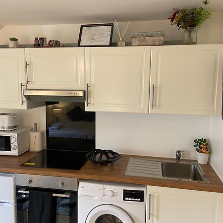 London Studio Self Contained, Newly Furbished Экстерьер фото