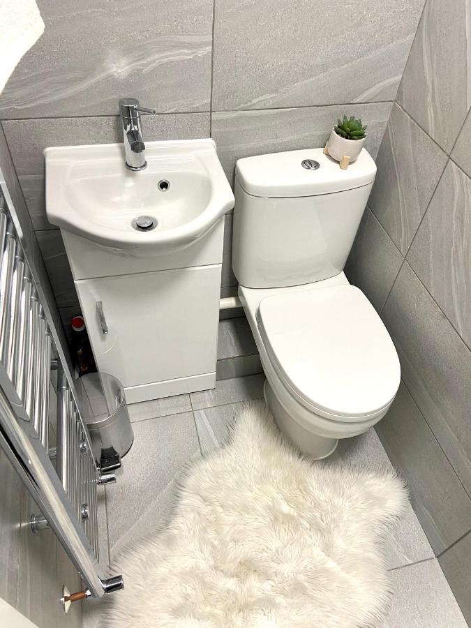 London Studio Self Contained, Newly Furbished Экстерьер фото