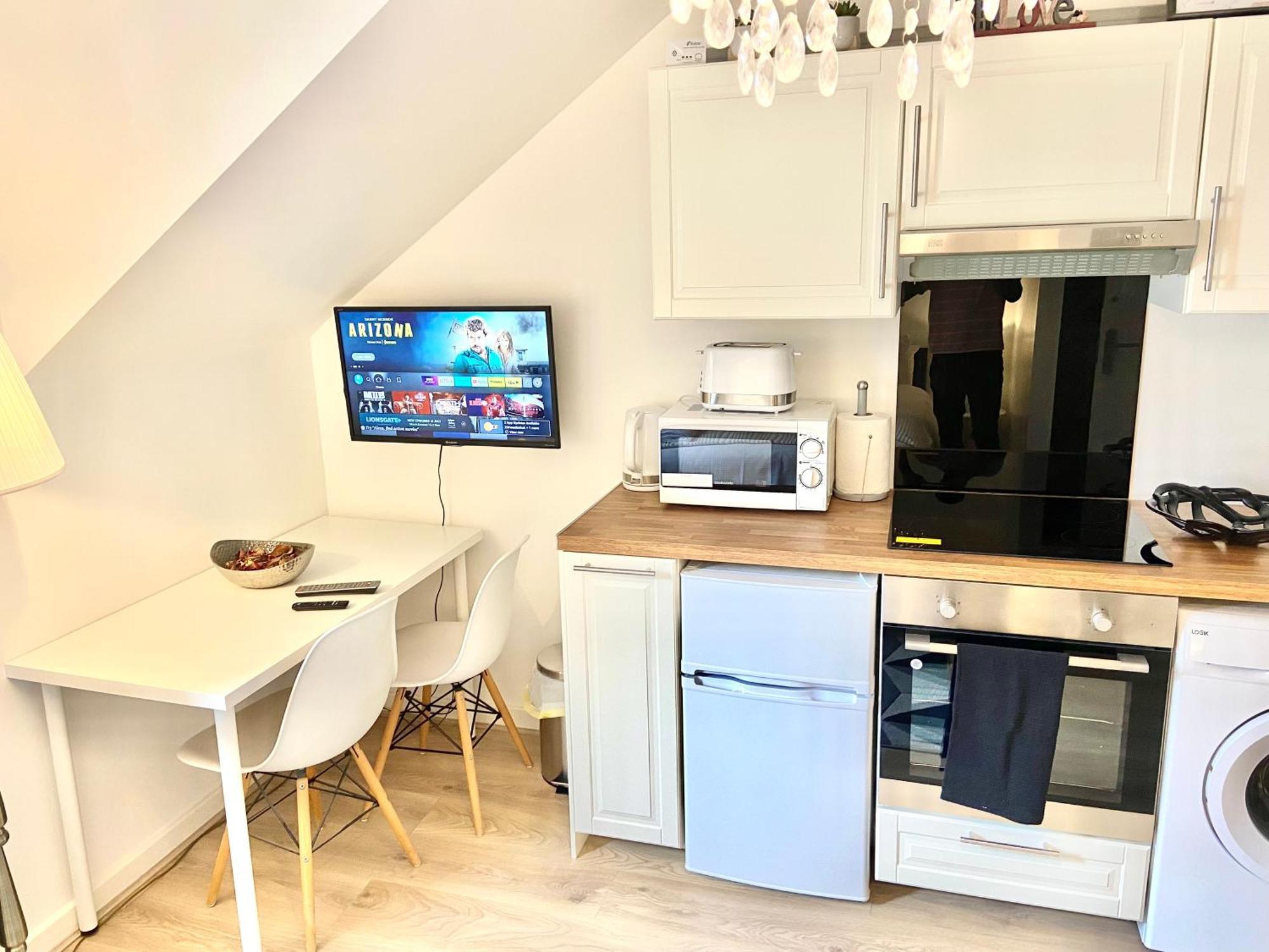London Studio Self Contained, Newly Furbished Экстерьер фото